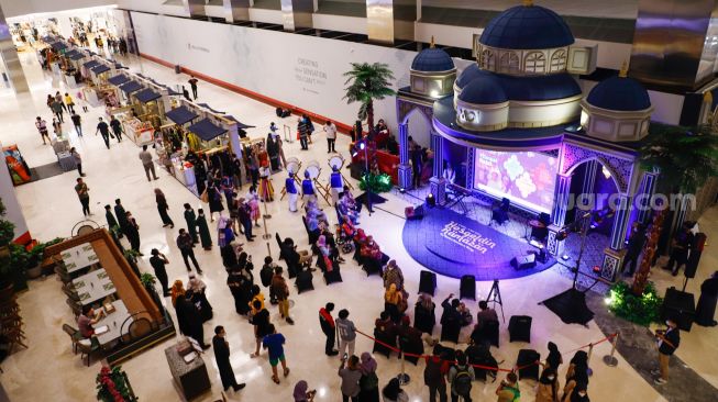 Suasana di Jakarta Ramadhan Festival 2022 yang digelar di Mall of Indonesia (MOI) Kelapa Gading, Jakarta Utara, Rabu (20/4/2022). [Suara.com/Alfian Winanto]