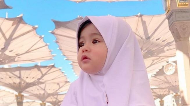 Anak Artis Pakai Hijab Sejak Bayi (instagram/@ryana_dea)