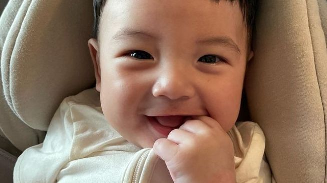 Bayi Artis Paling Anteng Bikin Makin Gemas (Instagram/billydavidson_)