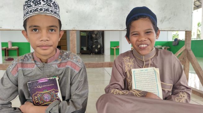 Kebahagiaan Warga Kepulauan Maluku Dapat Wakaf Alquran di Tengah Ramadhan