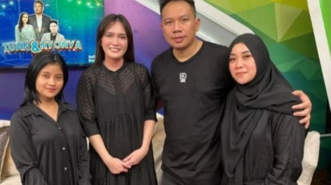 Vicky Prasetyo Ketahuan Rangkul Puput Mantan Doddy Sudrajat, Didoakan Berjodoh