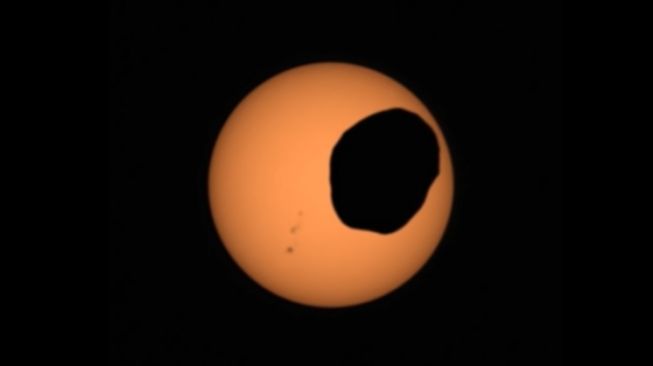 Gerhana Matahari di Mars. [YouTube/NASA Jet Propulsion Laboratory]