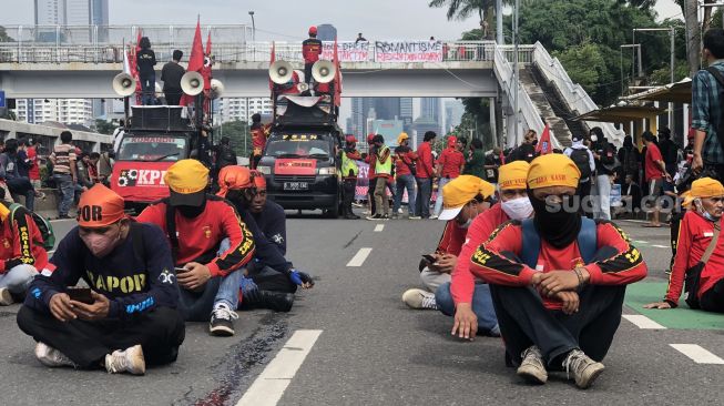 15 Perwakilan Massa Demo 21 April Diterima Masuk ke Gedung DPR