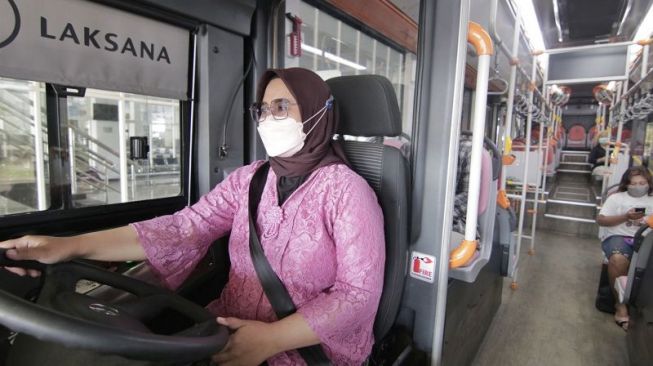 Pengemudi perempuan Suroboyo Bus Eka Hardianti Suteja (ANTARA/HO-Diskominfo Surabaya)