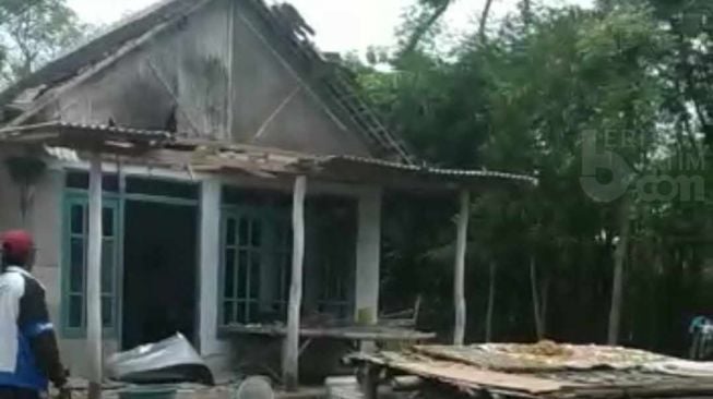 Door! Mortir Nyasar Meledak Rusak Tiga Rumah Warga Pasuruan, Diduga Dari Latihan Marinir