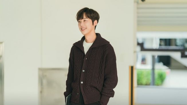 Potret Yoon Jong Hoon di Shooting Stars (Instagram/@tvn_drama)