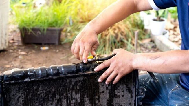 Cara Membersihkan Radiator Mobil, Bisa Dilakukan Sendiri di Rumah