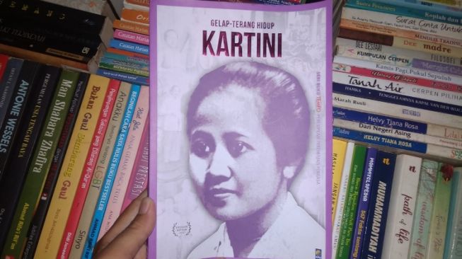 Pendidikan dan Kaum Perempuan: Ulasan Buku Gelap-Terang Hidup Kartini