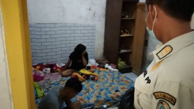 Satpol PP Gerebek Rumah Kos di Tulungagung, Sejumlah Pasangan Mesum Terjaring