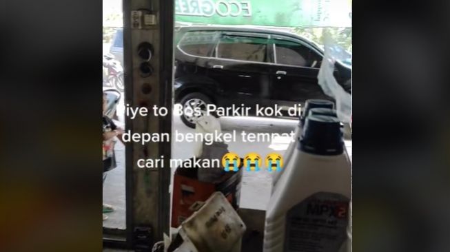 Sungguh Tega, Parkir Mobil Sembarangan di Depan Bengkel Bikin Pemilik Jengkel