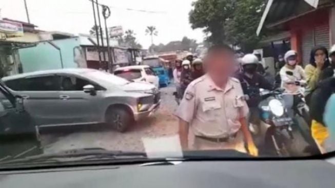 5 Fakta Viral Pria Ngaku Polisi Cegat Ambulans yang Bawa Bayi Kejang-kejang