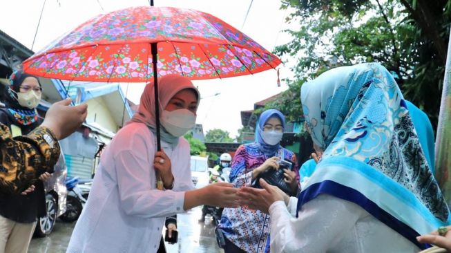 Sebagai Wujud Kepedulian Sesama di Bulan Ramadhan, Menaker Bagikan Paket Sembako