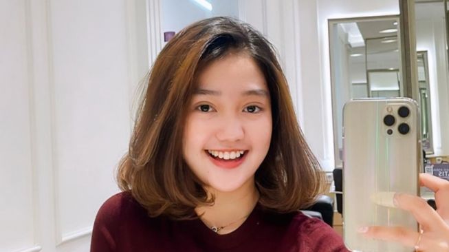 Potret Chandrika Chika Momong Keponakan (Instagram/@chndrika_)