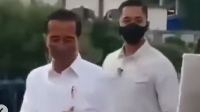 Aksi Nyeleneh Sekumpulan Bocah di Gresik Saat Sambut Jokowi jadi Viral di Media Sosial