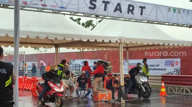 Hari Pertama Street Race BSD Tangerang Diguyur Hujan, Pebalap: Perlu Pawang Hujan