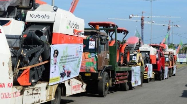 Petani Senang Dapat Bantuan Benih Gratis dan Mesin Pertanian dari Gubernur Sulsel Andi Sudirman Sulaiman