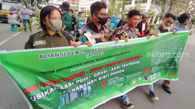 Peringati Hari Bumi 2022, Pemuda Peduli Lingkungan Demonstrasi di Kota Medan