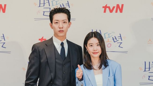 Potret Lee Jung Shin CNBLUE di Shooting Stars (Instagram/@tvn_drama)