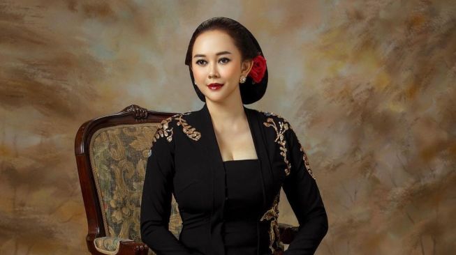 10 Gaya Seleb Berkebaya di Hari Kartini, Penampilan Aura Kasih Paling Disorot