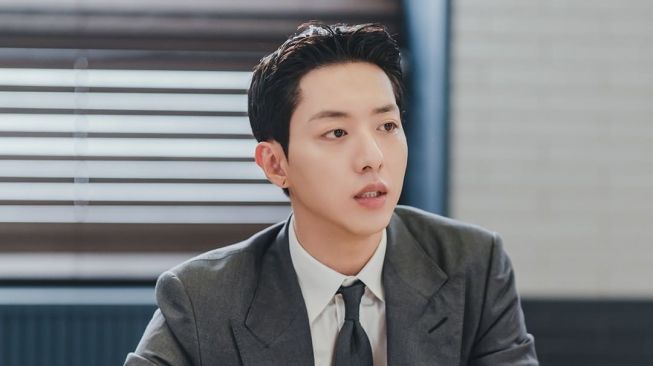 7 Potret Lee Jung Shin CNBLUE di Shooting Stars, Penampilannya Selalu Dinantikan Pecinta Drakor