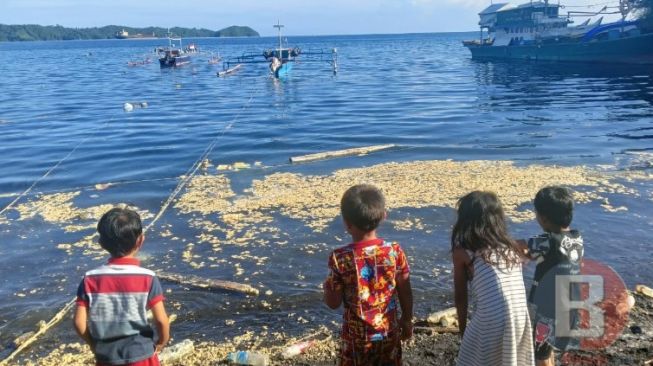 Siapa Pemilik Minyak yang Tumpah Mencemari Selat Lembeh? Buih Berwarna Kuning Agak Kecokelatan