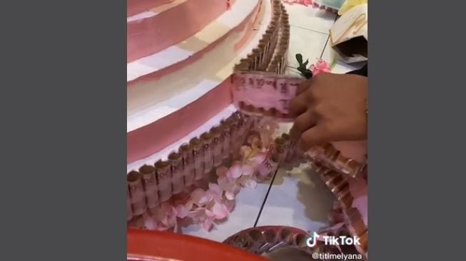 Viral Money Cake Rp 200 Juta, Sampai Habiskan Waktu 7 Jam Buat Unboxing