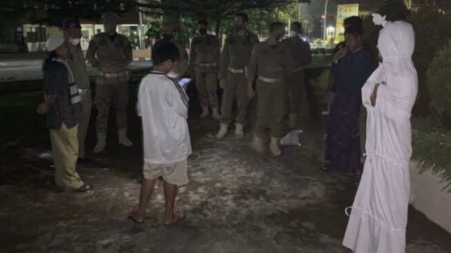 Hendak Buat Konten dengan Berkostum Pocong, 5 Pemuda Diamankan Satpol PP Berau