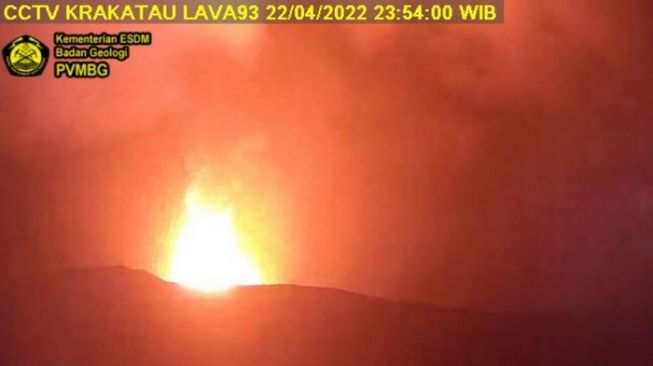 Gunung Anak Krakatau Erupsi, Ada 8 Kali Letusan dengan Ketinggian Abu Sampai 1.500 Meter