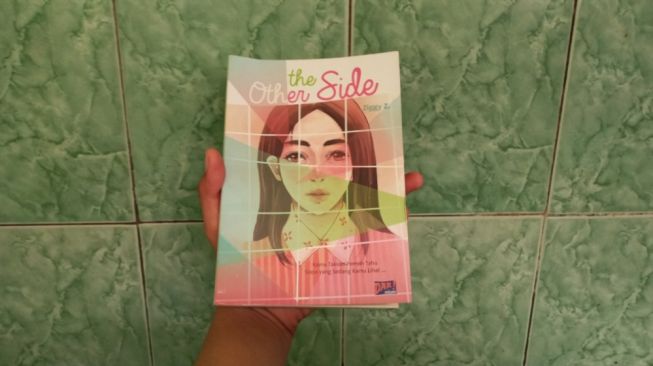 Rahasia Kepribadian di Balik Loker, Ulasan Novel The Other Side