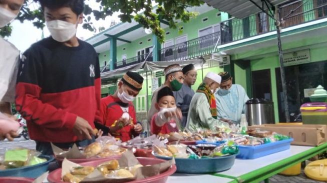 Masjid Miftahul Jannah Sawojajar Malang, Tempat Favorit Berbuka Puasa Keluarga