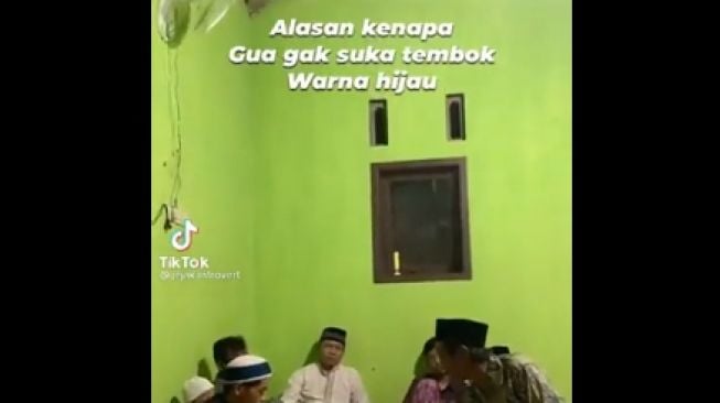 Viral Pria Ini Ungkap Alasan Tak Suka Tembok Warna Hijau, Netizen: Kaya Studio Marvel