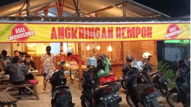 Jual Aneka Makanan Khas Wonosobo, Angkringan Ini Sukses Curi Perhatian Publik