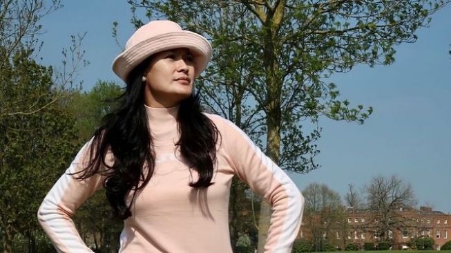 7 Potret Cantik Donna Harun Liburan di  London, Awet Muda di Usia Kepala 5