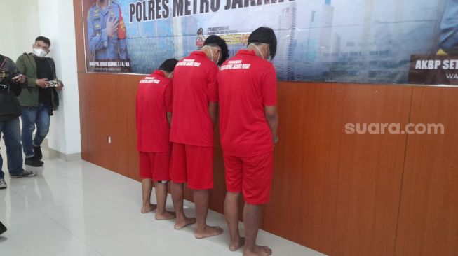 Pelaku pemerkosaan yang menewaskan TM (21) di Kelurahan Sumur Batu, Kemayoran, Jakarta Pusat. (Suara.com/Yaumal)