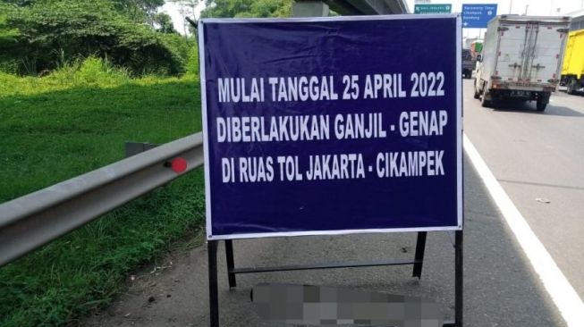 Uji Coba Pemilahan Plat Nomor Mobil Genap - Ganjil Digelar di 2 Titik Tol Jakarta - Cikampek