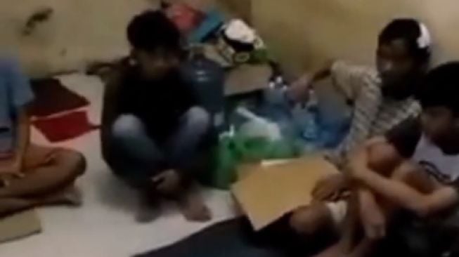 Video Viral Nasib Geng Motor yang Bunuh Pria di Depan Anak Istri saat Sudah di Sel Tahanan