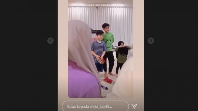 Momen pertemuan Rafathar dan King Faaz (Instagram/@raffinagita1717)