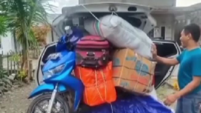 Persiapan Mudik Lebaran, Barang Bawaan Pria Ini di Mobil Jadi Sorotan