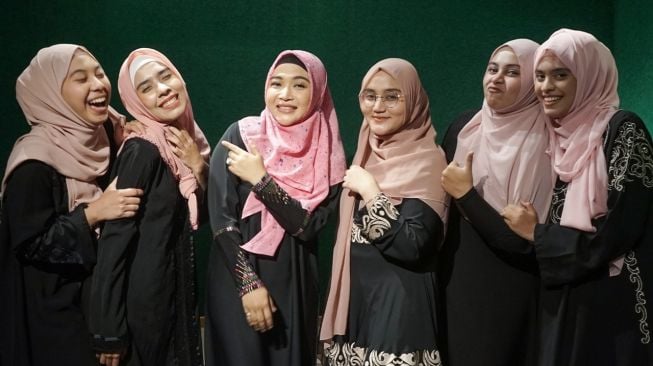 Novi Ayla bersama grup hadroh Naura [dokumentasi pribadi]