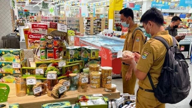 Sidak, Loka POM Kabupaten Tangerang Temukan Banyak Parsel Lebaran Kedaluwarsa