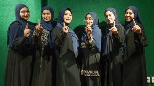 Novi Ayla bersama grup hadroh Naura [dokumentasi pribadi]