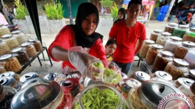 Idul Fitri Sebentar Lagi, Penjualan Kue Lebaran di Banda Aceh Masih Lesu