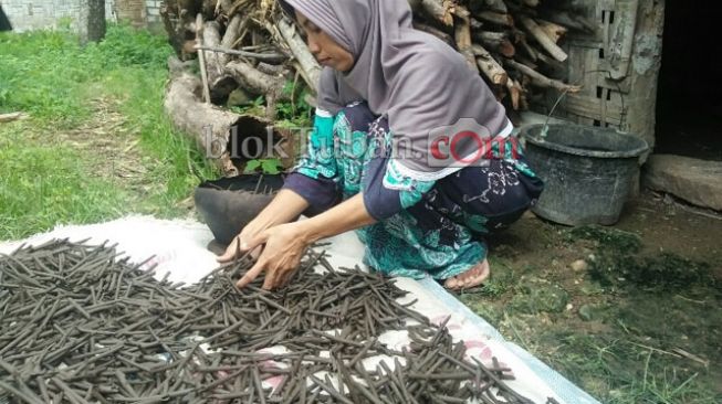 Jajanan Lebaran dan Cara Membuat Ampo, Camilan Ringan Khas Tuban Berbahan Tanah Liat