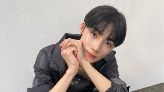 New The Boyz Bawakan Hadiah untuk Deobi di Hari Ulang Tahunnya