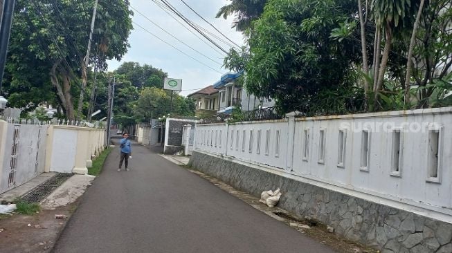 Penampakan lokasi aksi begal payudara di Kemang Selatan, Bangka, Mampang, Jaksel. (Suara.com/Yaumal)