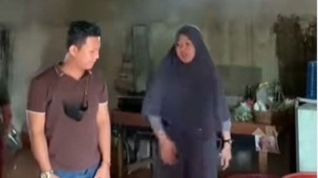 Saling Terbuka dengan Keluarga, Konsep Kamar Mandi di Rumah Ini Bikin Syok!