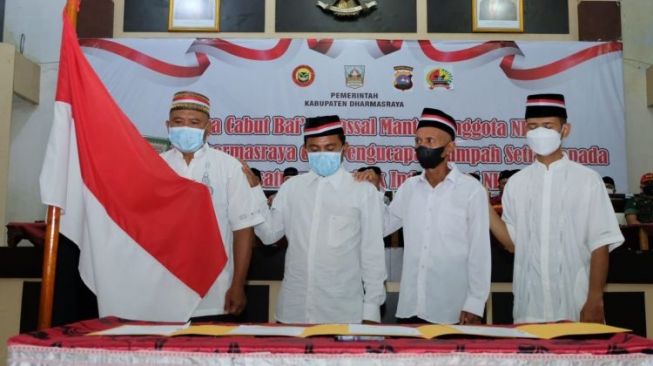 391 Orang Pengikut NII di Dharmasraya Sumpah Setia NKRI, Cabut Baiat Disaksikan Komandan Densus 88