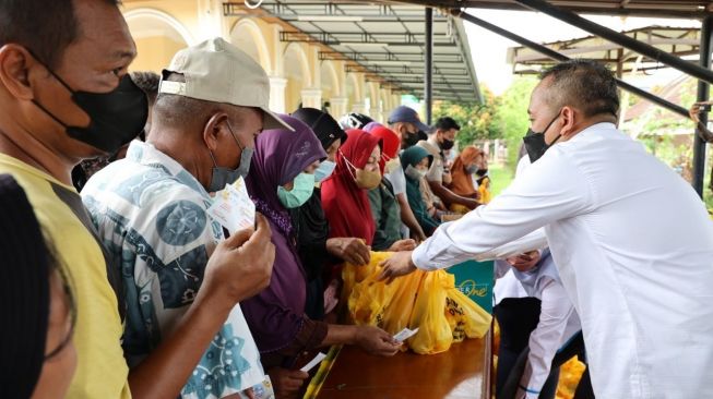 PTPN V Distribusikan 12 Ton Minyak Goreng dan Gula Murah Jelang Lebaran