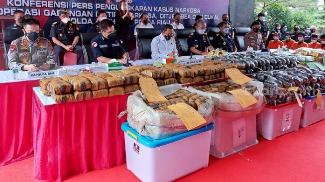 Bareskrim Polri saat merilis pengungkapan kasus narkoba dari berbagai jaringan internasional. (Suara.com/Yaumal)