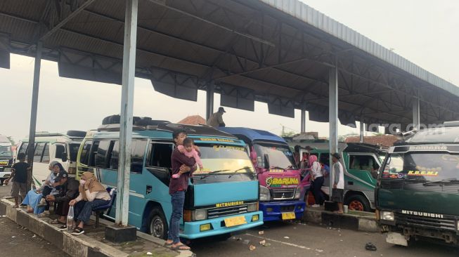 Ratusan Pemudik di Terminal Pasir Hayam Cianjur Terlantar Gara-gara Ini